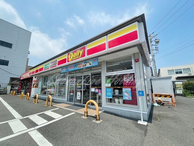 コンビニ　デイリーヤマザキ 新羽駅前店（コンビニ）まで682m