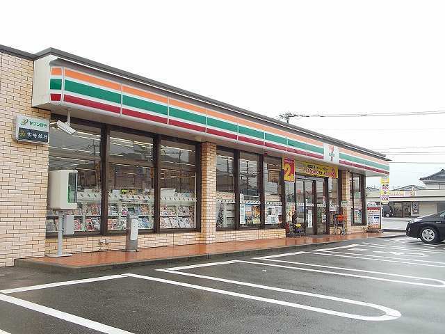コンビニ　セブンイレブン日向新生町（コンビニ）まで450m