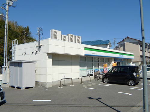 コンビニ　ファミリーマート横須賀武四丁目店（コンビニ）まで304m