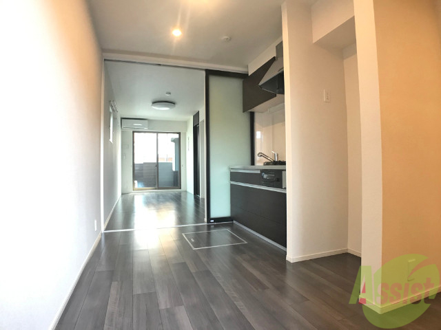 居室・リビング　５帖のＤＫです。冷蔵庫や食器棚を置けそうですね。