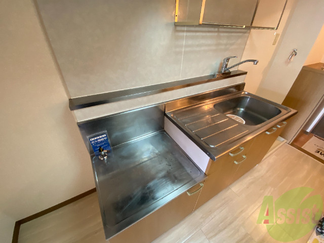 キッチン　広々としたキッチンです。調理がしやすそうなキッチンですね。