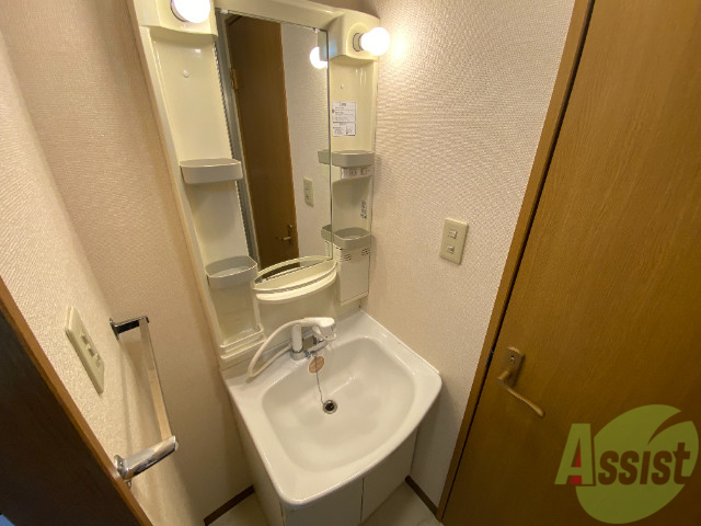 洗面設備　独立洗面台です。用途に合わせて使うことが出来ますね。