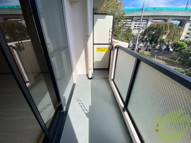 バルコニー　広いバルコニーです。洗濯物が干しやすいですね。