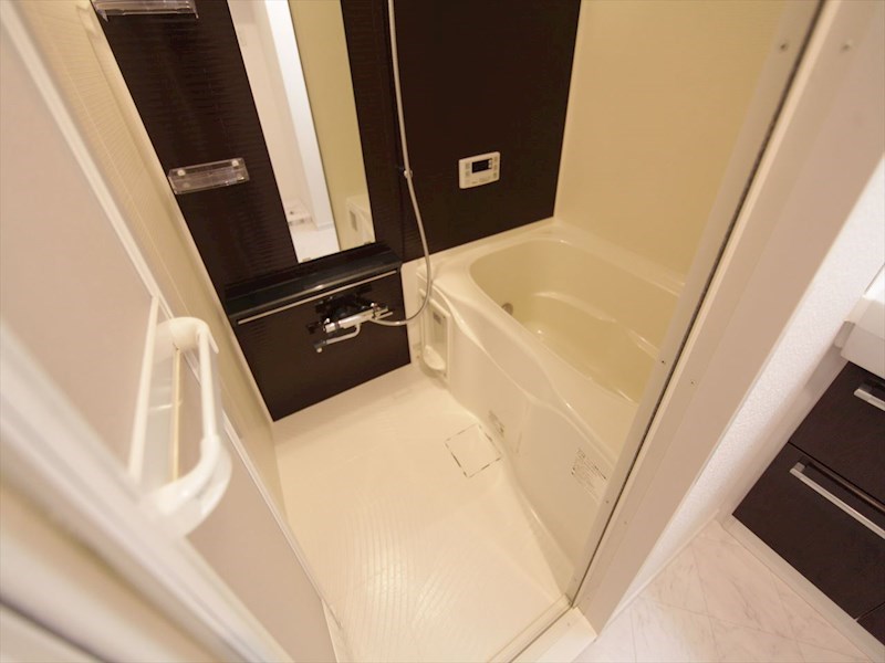 バス・シャワールーム　浴室暖房乾燥機付　追い焚き・オートバス機能付お風呂