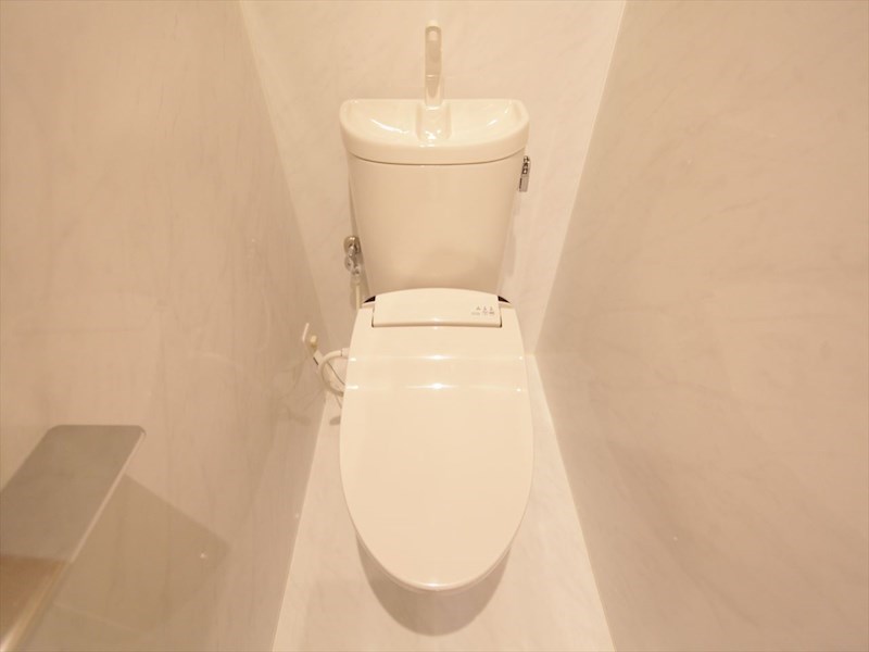 トイレ　温水洗浄暖房便座付トイレ