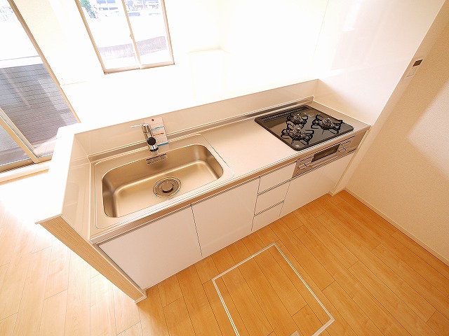 キッチン　コンパクトなキッチンで掃除もラクラク