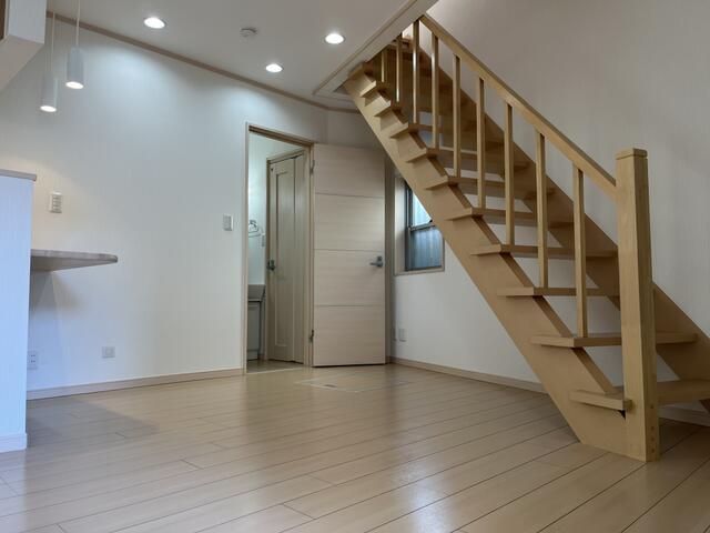 居室・リビング　こちらの居間で趣味の時間をお楽しみください