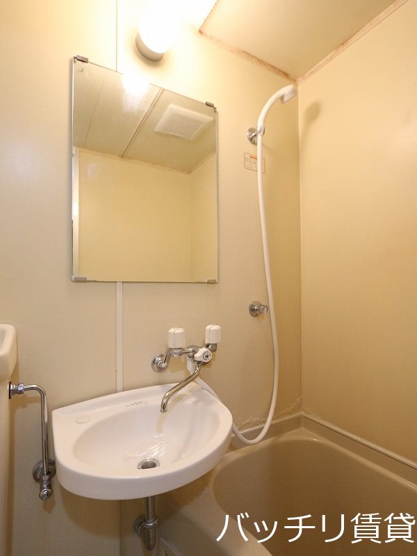 洗面設備　別号室写真の為、現状優先