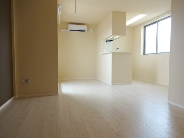 居室・リビング　★リビングとダイニングの使い分けがしやすいお部屋です★