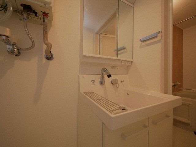 洗面設備　同物件・別部屋の写真です