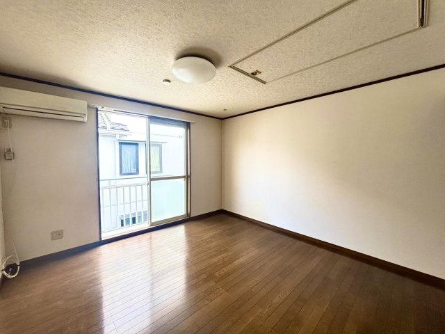 居室・リビング　広々とした洋室です♪