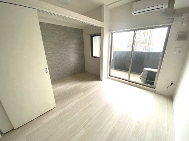 居室・リビング　白を基調にした明るいお部屋です。