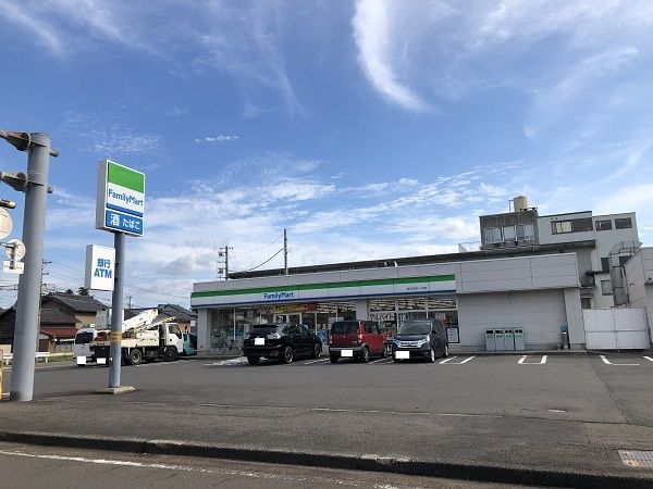 コンビニ　ファミリーマート（コンビニ）まで600m