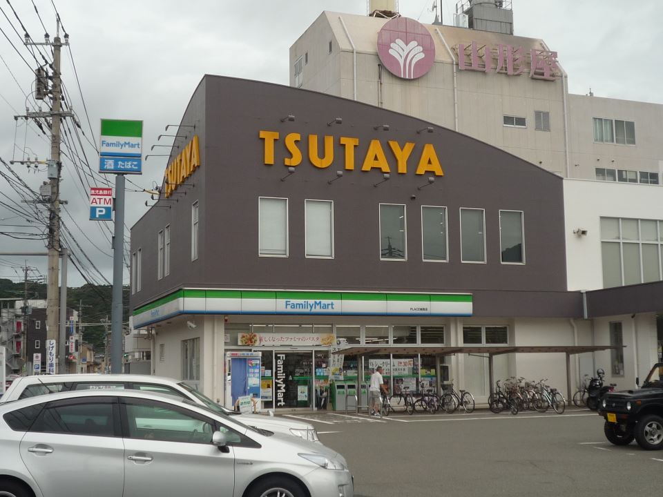 コンビニ　ファミリーマート（コンビニ）まで350m