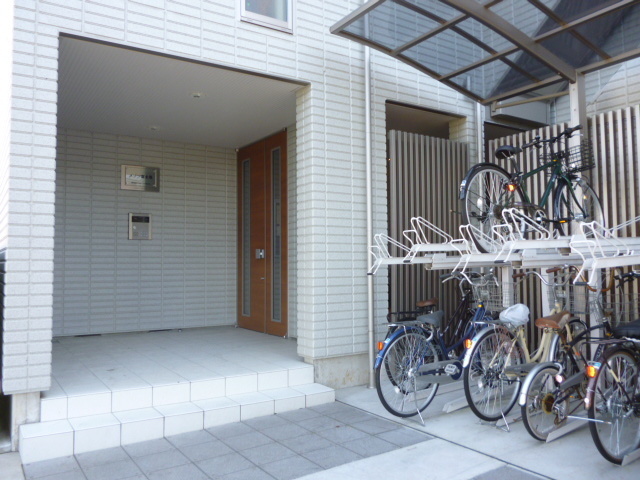 その他　★屋根付き駐輪場のあるオートロック付きマンション★
