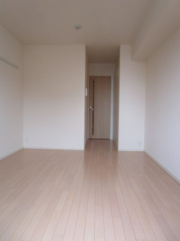 居室・リビング　★広々洋室８帖のお部屋です★