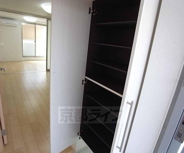 収納　収納力のあるシューズボックスです。