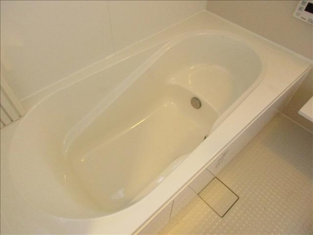 バス・シャワールーム　広い浴槽