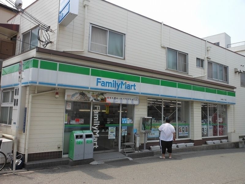 コンビニ　ファミリーマート出来島二丁目店（コンビニ）まで295m