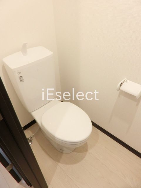 トイレ　シンプルで清潔感のあるトイレです