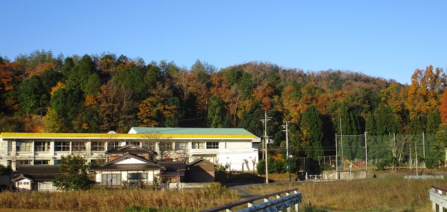 小学校　綾部市立西八田小学校（小学校）まで1851m