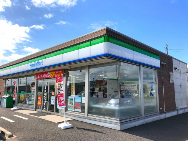 コンビニ　ファミリーマート小町店（コンビニ）まで81m