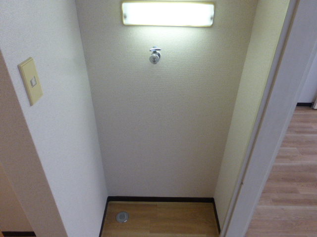 その他設備　階段下　室内洗濯機置場