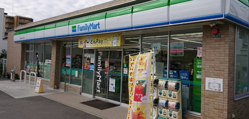 コンビニ　ファミリーマート 吹田江坂五丁目店（コンビニ）まで334m