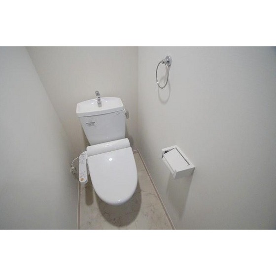 トイレ　別部屋の写真です。