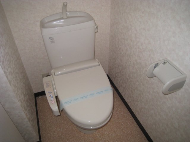 トイレ　同物件別号室の写真です。