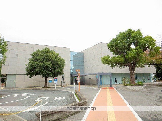 図書館　中央図書館（図書館）まで376m