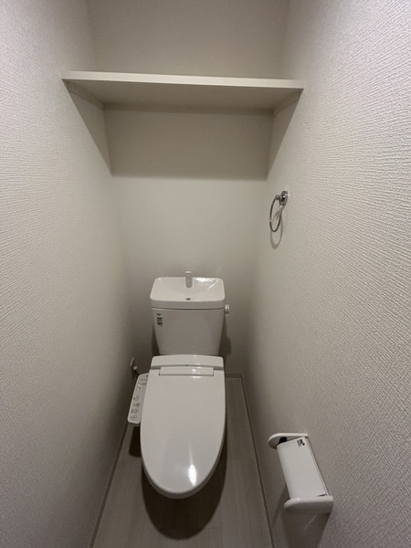地下鉄東西線 二条城前駅 徒歩5分 3階建 築3年のトイレ写真