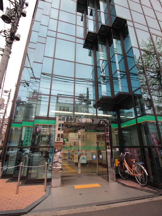 銀行　りそな銀行中目黒支店（銀行）まで200m