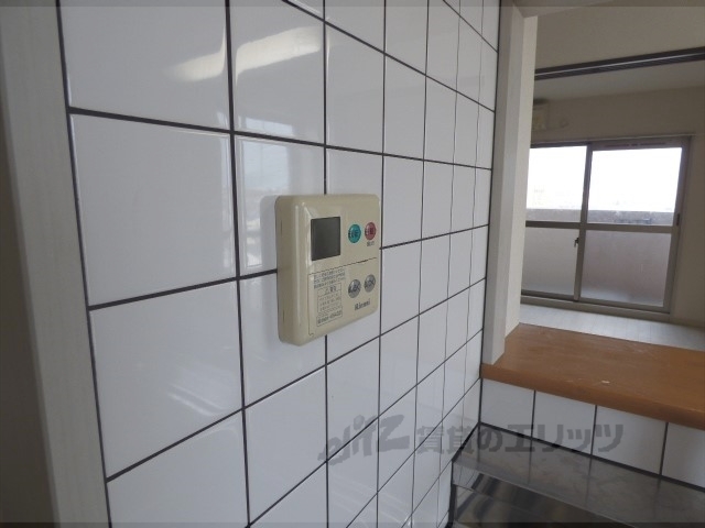 その他設備　給湯器リモコン