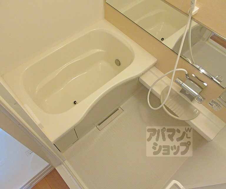 バス・シャワールーム　暖かい色合いの浴室です！
