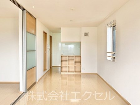 居室・リビング　同建物別室画像です
