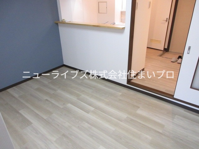 京阪本線 寝屋川市駅 徒歩3分 3階建 築31年の居間写真