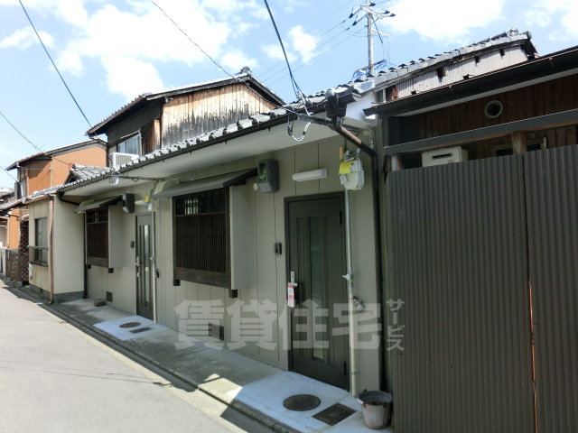 西院春栄町貸家の外観写真