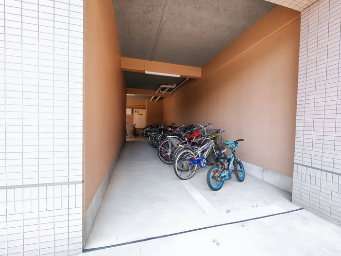 カ-サ マンションの外観写真