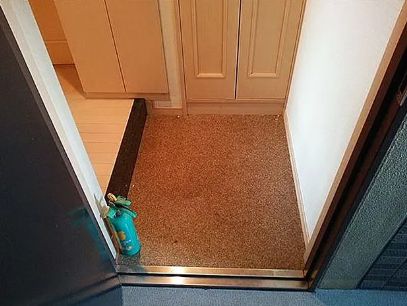 玄関　参考写真：別部屋タイプ