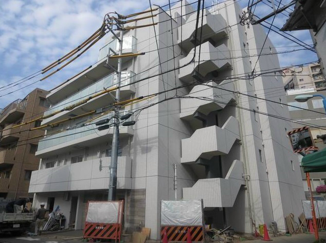 建物外観　仲介手数料は賃料の半月分(税別)