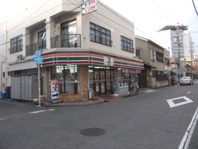 コンビニ　セブンイレブン（コンビニ）まで300m