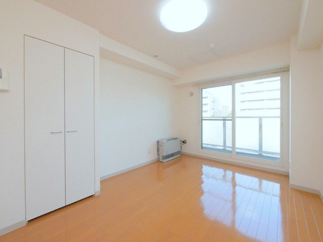 メープル北円山の居間写真