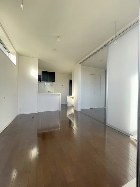 居室・リビング　★明るいフローリングの角部屋です★