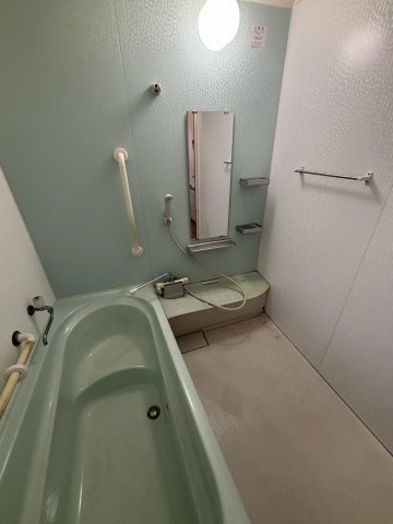 愛媛県西予市三瓶町垣生戸建の風呂写真