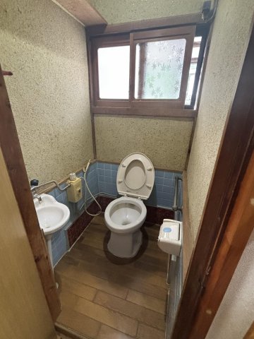 愛媛県西予市三瓶町垣生戸建のトイレ写真