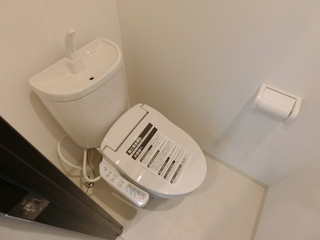 ＪＲ中央線 国分寺駅 徒歩12分 3階建 築9年のトイレ写真