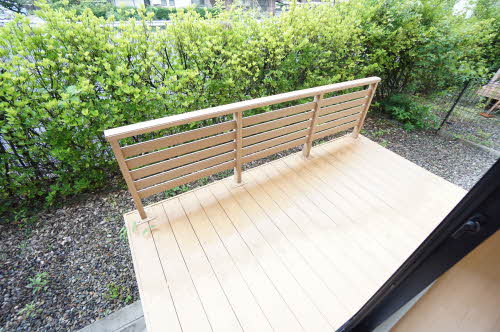 バルコニー　ウッドデッキ