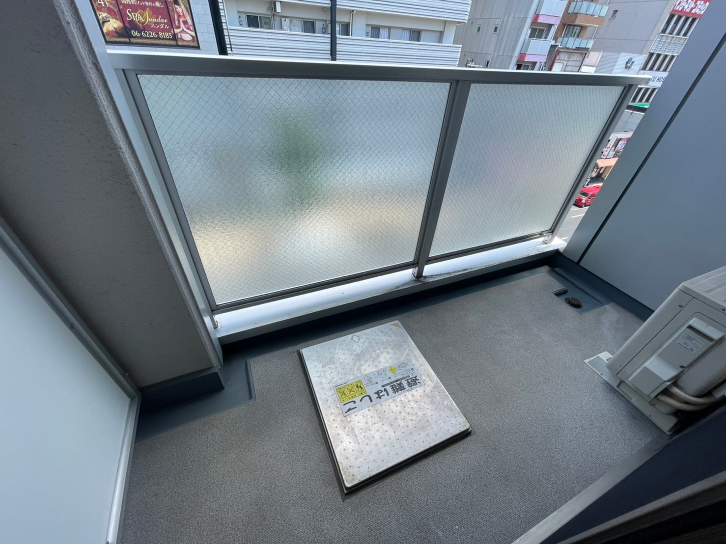 バルコニー　同建物別部屋を使用