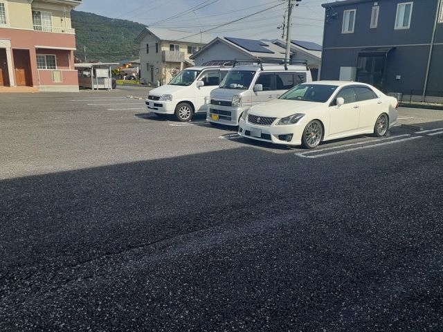 【フリーデ　Ｂの駐車場】